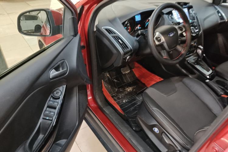 Used Ford Focus 2012 Hatchback 1.6L Automatic Fashion Edition
