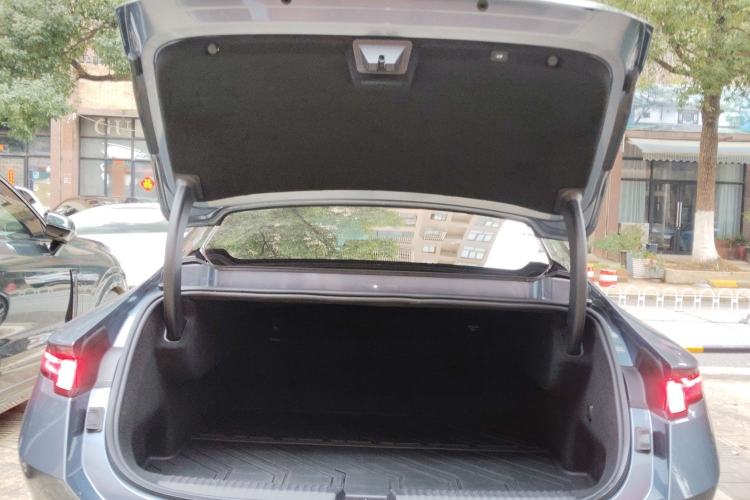 Used Lynk & Co Z10 2025 95 kWh 702 km All-Wheel Drive Intelligent Driving Ultra