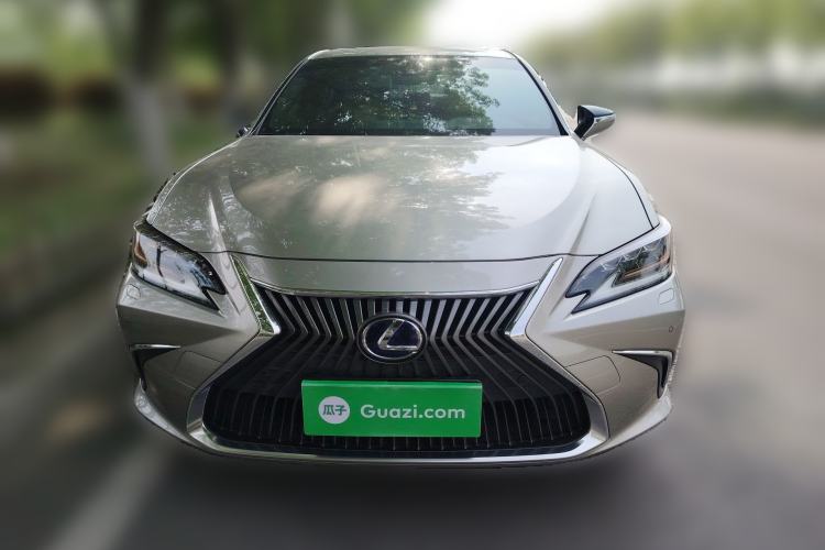 Used Lexus ES 2020 300h Deluxe Edition Front