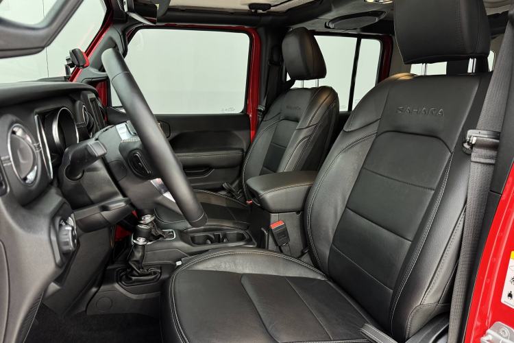 Used Jeep Wrangler 2019 2.0T Sahara Four-Door Version China VI Emission Standard