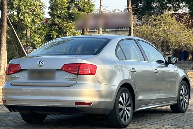 Used Volkswagen Sagitar 2017 230TSI Automatic Comfort Version
