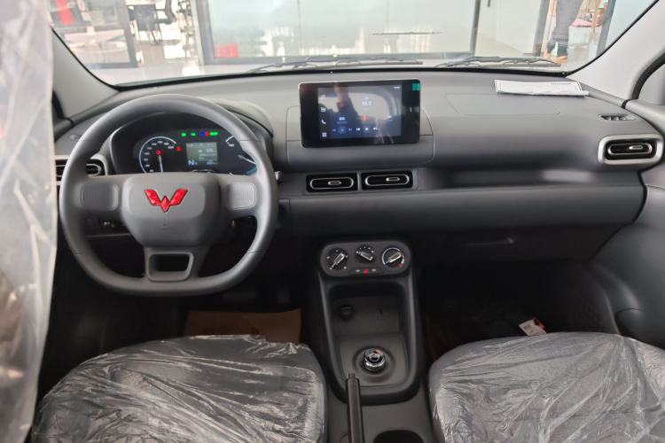 Used Wuling Hongguang New Energy 2024 All-Electric Model 300KM Standard Version Center Console