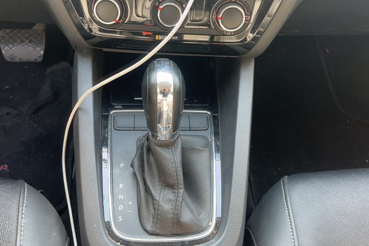 Used Volkswagen Sagitar 2015 1.6L Automatic Comfort Model
