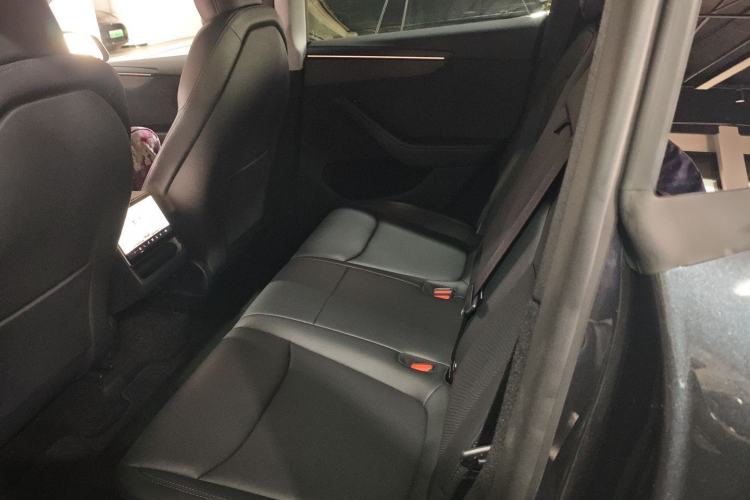 Used Tesla Model Y 2025 Long-Range All-Wheel-Drive Version
