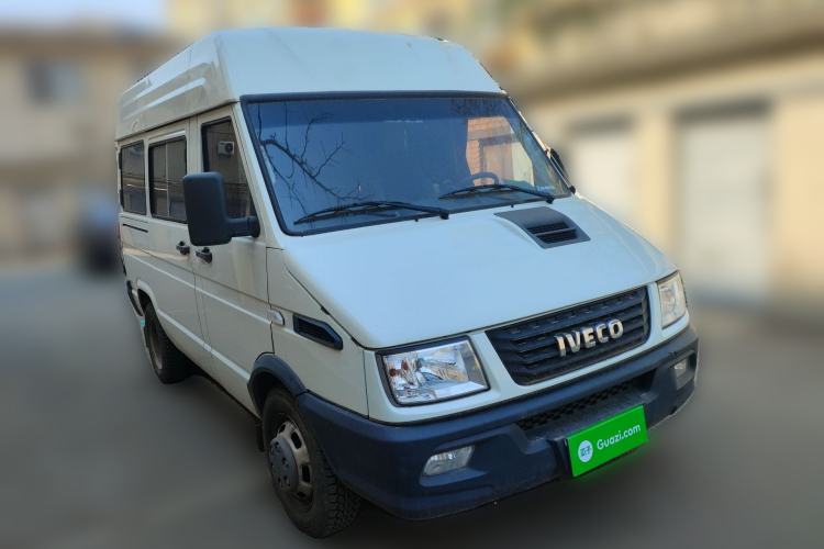 Used Iveco Daily 2021 2.5T A35 M1 Passenger Van 5-9 Seater Short Wheelbase Mid-Roof Design Dual Tires Side Sliding Door Front Right 45 Deg