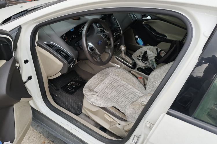 Used Ford Focus 2012 Sedan 1.6L Automatic Fashion Edition