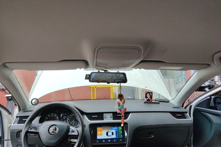 Used Skoda Octavia 2019 1.5L Automatic SmartDrive Comfort Edition China VI Standard Headliner