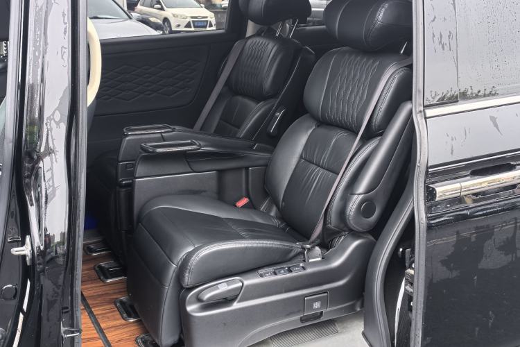 Used Honda Elysion 2022 2.0L eHEV Luxury Edition Interior 4