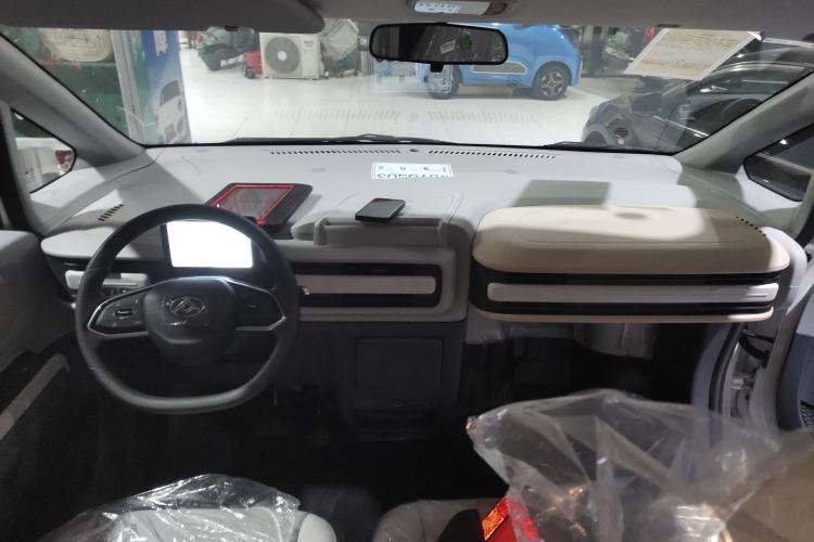 Used SAIC MAXUS Dana V1 2024 V1 Short Wheelbase Low-Roof Multi-Function Version (51 kWh)
