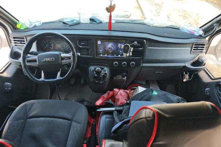 Used JMC Fushun 2022 2.0T Manual Multi-Function Passenger Vehicle Short Wheelbase Mid-Height Roof 6-Seater Center Console