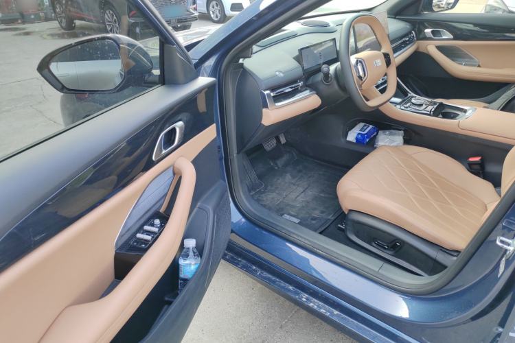 Used Geely Galaxy A7 2025 Model EM-i 150km Starship Edition Driver Seat