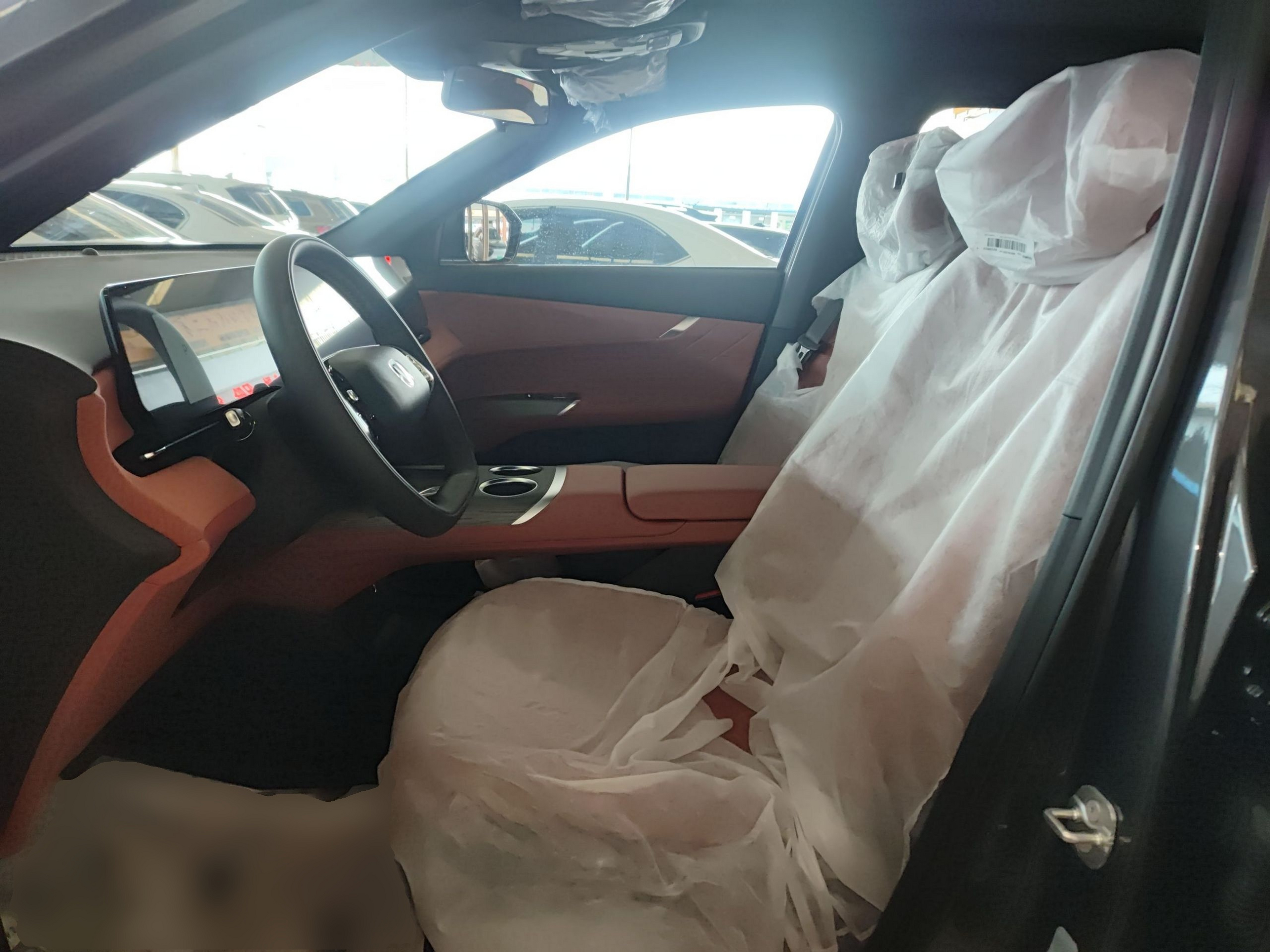 المقاعد الأمامية داخل السيارة