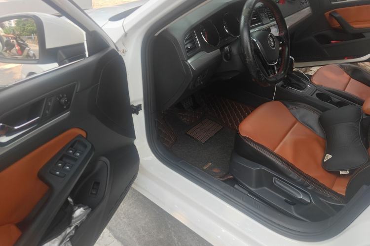 Used Volkswagen Lamando 2017 230TSI DSG Fashion Edition Driver Seat