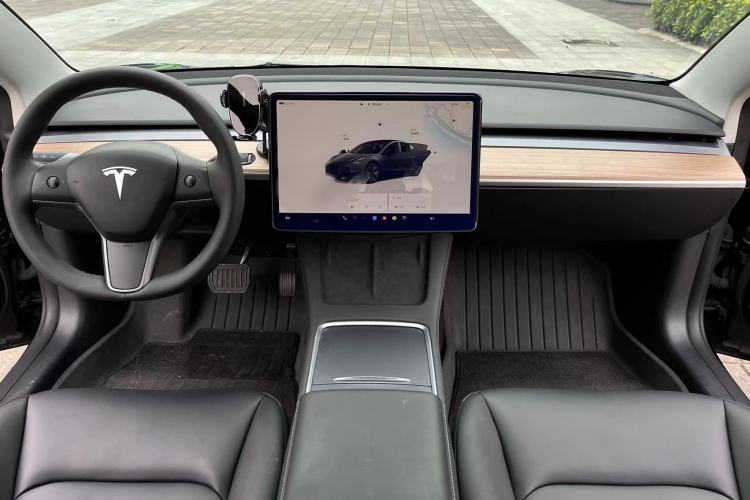 Used Tesla Model 3 2022 Rear-Wheel-Drive Version Interior 2