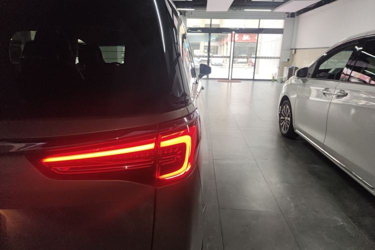 Used Buick GL8 2021 ES Landtrek 653T Luxury Model Exterior 6