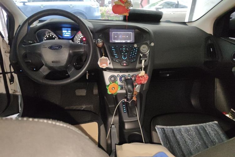 Used Ford Focus 2012 Hatchback 1.6L Automatic Comfort Model Center Console