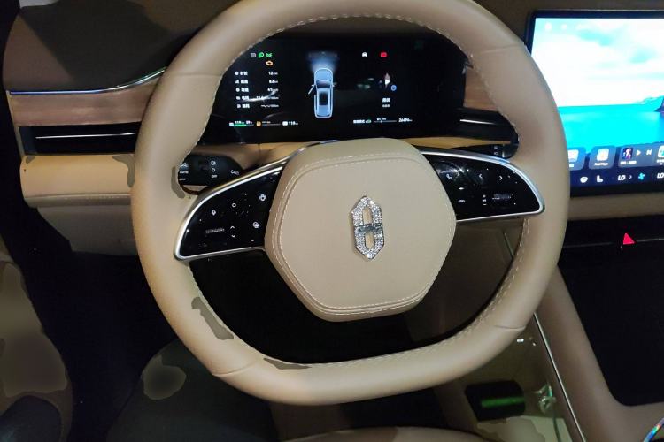 Used Hima AITO M7 2024 1.5T Rear-Drive Plus Version 5 Seats Steering Wheel