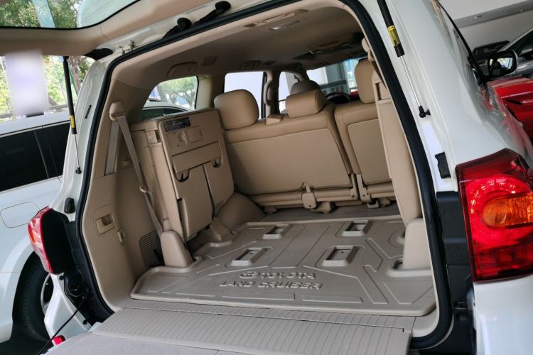 Used Toyota Land Cruiser 2015 4.6L V8 Low-Power Version Middle East Edition