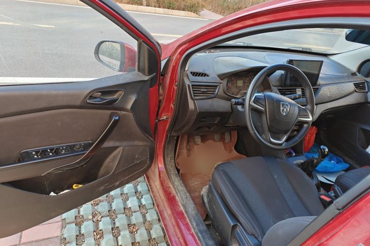 Used Baojun 310 2016 1.2L manual Comfort trim level