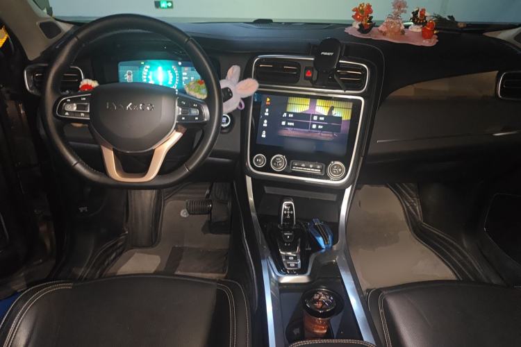 Used Lynk & Co 01 2017 2.0T Two-Wheel Drive Pro Edition Center Console