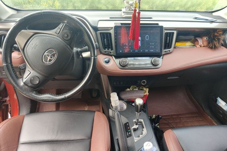 Used Toyota RAV4 2013 2.5L Automatic 4x4 Elite Edition Center Console