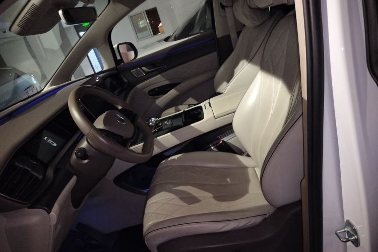 Used Denza D9 2022 DM-i 970 Four-Wheel Drive Flagship Model
