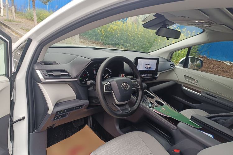 Used Toyota SIENNA 2024 2.5L Hybrid Comfort Edition Center Console
