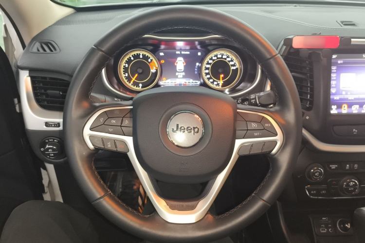 Used Jeep Cherokee 2020 2.0L Two-Wheel Drive Classic Sports Edition Steering Wheel