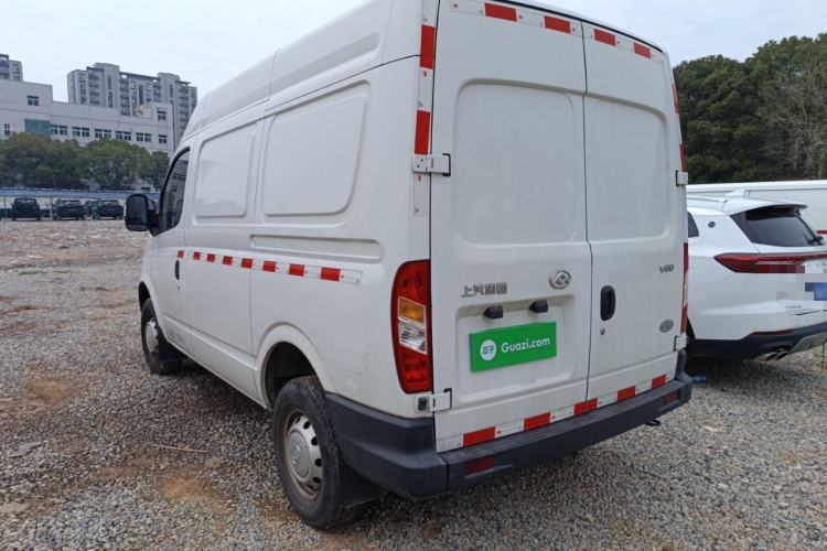 Used SAIC MAXUS Xintu V80 2020 2.5T Manual Classic City Delivery King Short Wheelbase Mid-Roof Design 2/3 Seats
