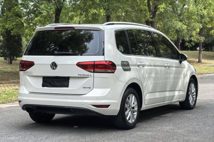 Used Volkswagen Touran 2016 Volkswagen Touran L 280TSI DSG Comfort Edition
