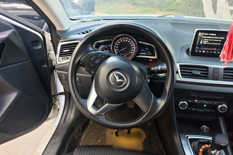 Used Mazda 3 Axela 2016 Sedan 1.5L Manual Luxury Model