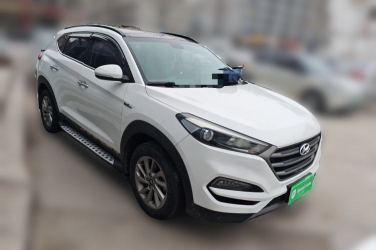 Used Hyundai Tucson 2015 1.6T Dual-Clutch Two-Wheel-Drive Smart Model Front Right 45 Deg