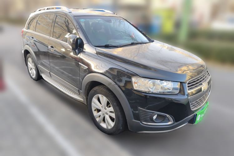 Used Chevrolet Captiva 2017 2.4L 4x4 Flagship Edition 7-Seater Front Right 45 Deg