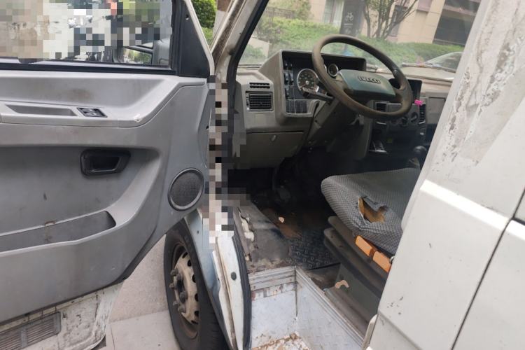 Used Iveco Daily 2014 2.5T-A35 NJ6484ACM47Z4 Driver Seat