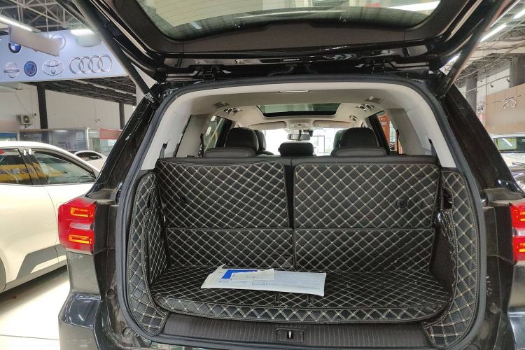 Used Roewe RX8 2019 30T Smart Connectivity Two-Wheel Drive Supreme Flagship Edition
