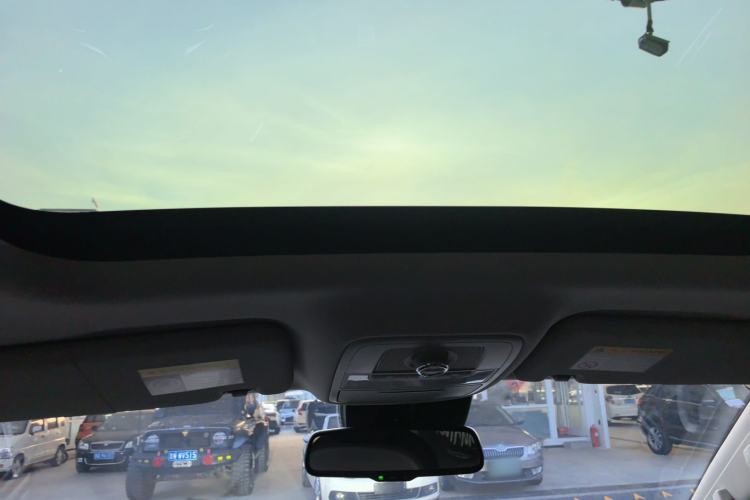 Used Roewe RX8 2018 30T Smart Connectivity All-Wheel Drive Supreme Edition
