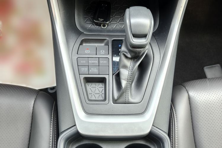 Used Toyota RAV4 2020 2.0L CVT 4x4 Trend Edition Interior 9