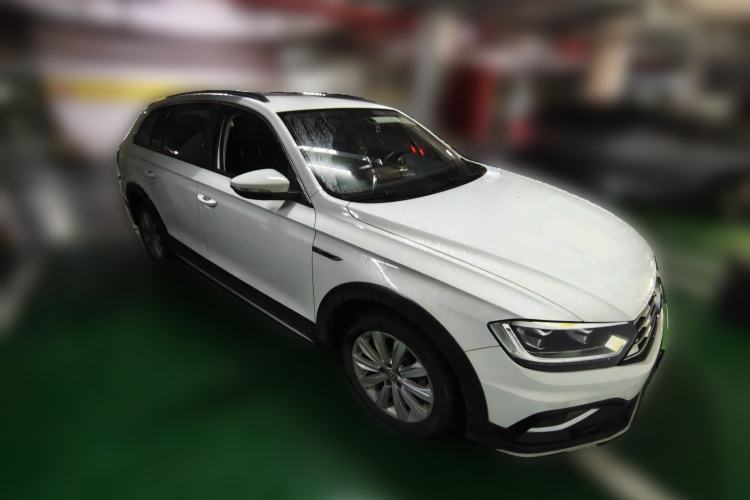 Used Volkswagen C-TREK 2018 1.5L Automatic Fashion Model Front Right 45 Deg