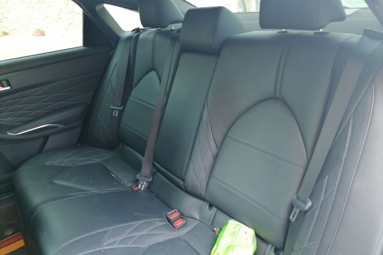 Used Toyota Avalon 2019 Dual-Engine 2.5L XLE Prestige Version China VI Standard Left Rear Seat