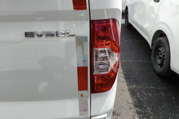 Used SAIC MAXUS EV30 2023 Pure-Electric Smart Logistics Expert with Long Wheelbase Guoxuan