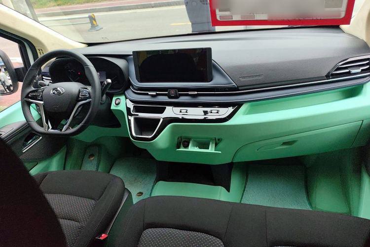 Used SAIC MAXUS Xintu V70 2023 2.0T Elite Edition Automatic Short Wheelbase Low Roof – 5/6 Seats