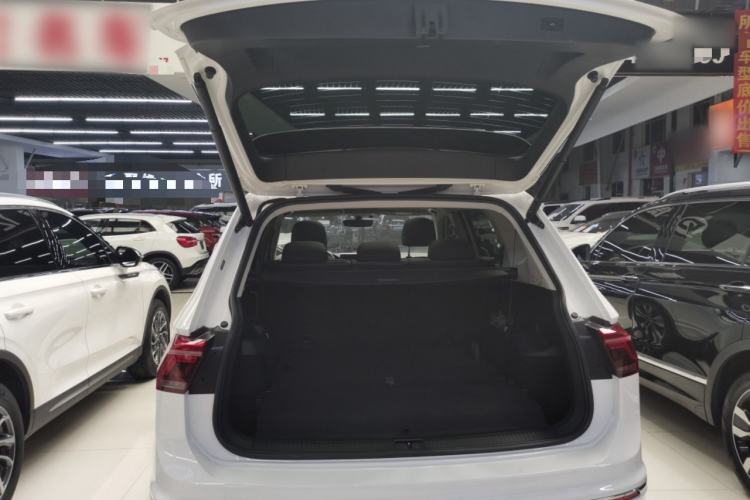 Used Volkswagen Tiguan L 2022 380TSI Automatic All-Wheel Drive R-Line Enhanced Comfort 7-Seater Trunk