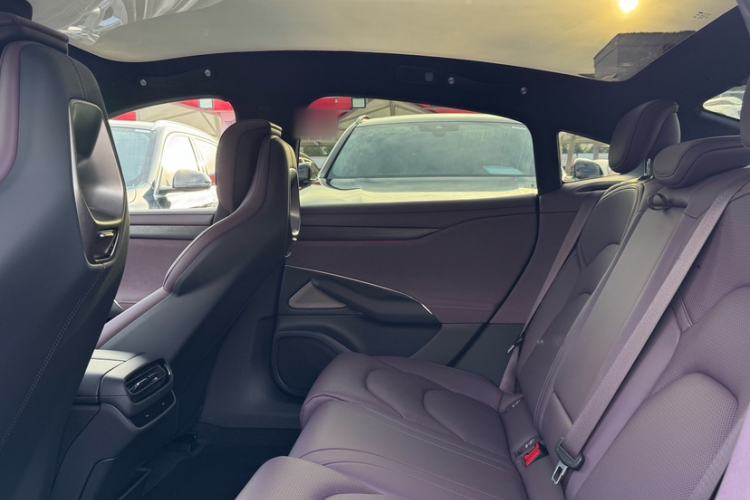 Used Xiaomi Auto SU7 2024 Four-Wheel Drive Ultra-Long Range Advanced Intelligent Driving Max Edition
