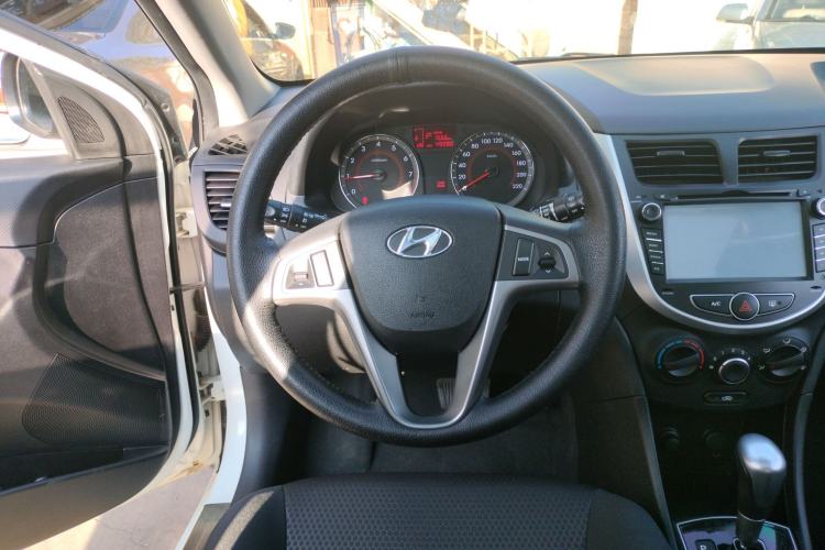 Used Hyundai Verna Ray 2014 1.6L Automatic TOP Steering Wheel