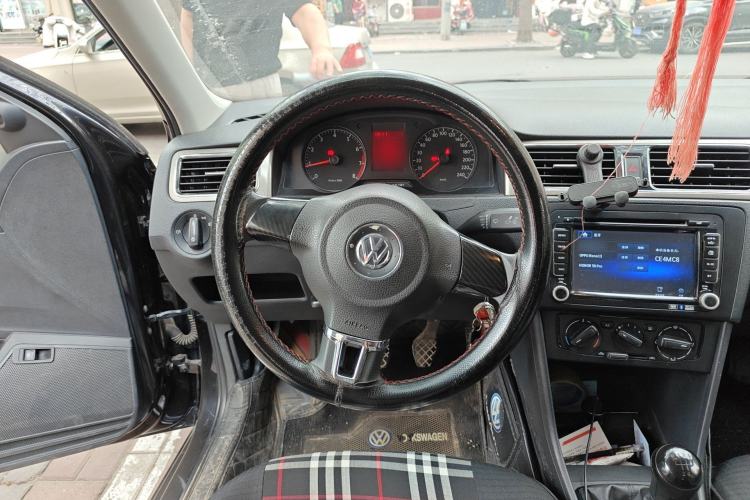 Used Volkswagen Santana 2013 1.6L Manual Fashion Edition
