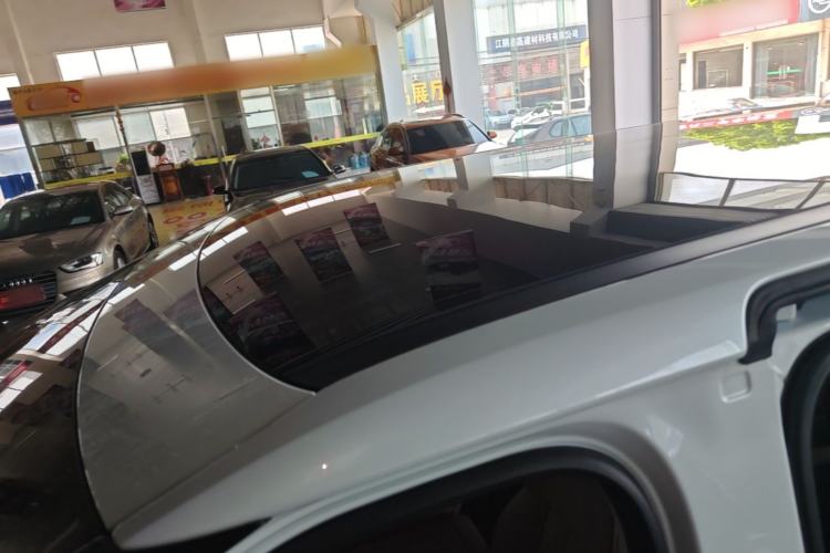 Used XPeng X9 2025 740 Ultra-Long Range Max Roof