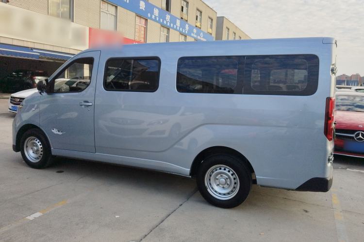 Used Wuling Yangguang 2024 300KM Comfort Version Passenger Van 75kW