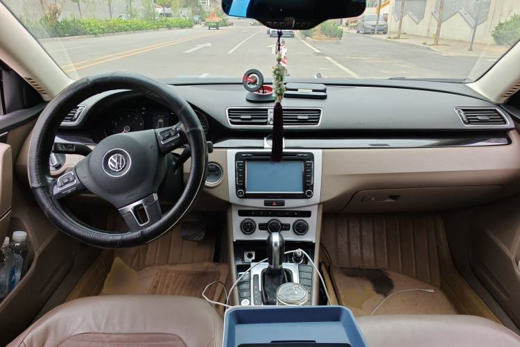 Used Volkswagen Magotan 2015 Facelift 1.8TSI Luxury Model Center Console