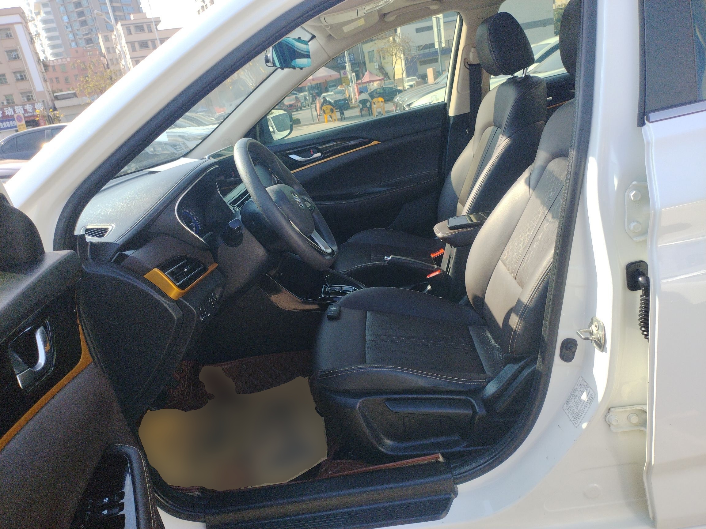 Переднее сиденье в автомобиле