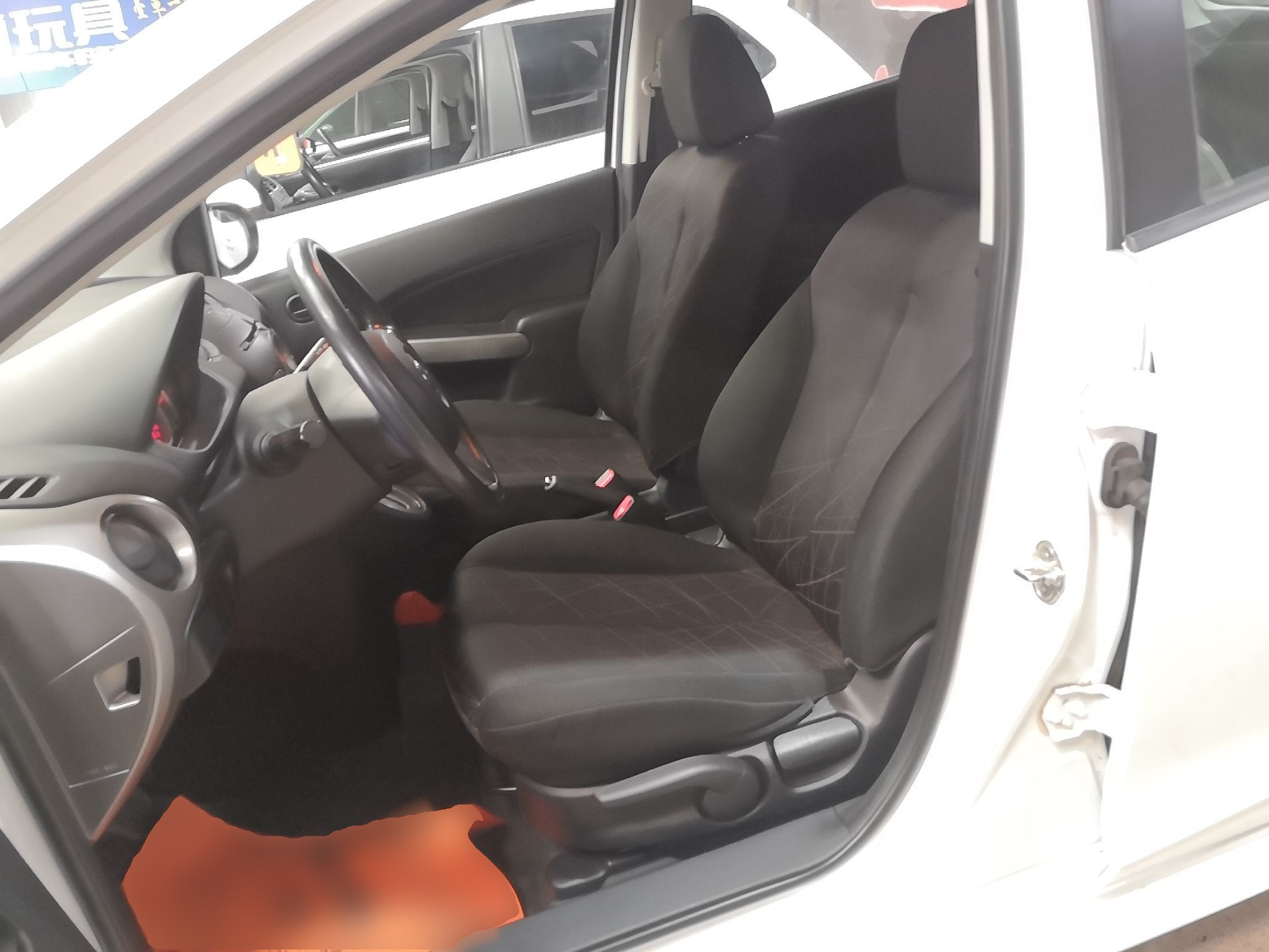 Переднее сиденье в автомобиле